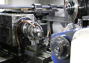 公司始創(chuàng)于1998年，以專業(yè)研發(fā)、制造軸承圈自動(dòng)車各類鋼管切割機(jī)床系列產(chǎn)品